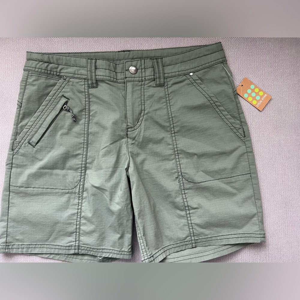 NWT title nine Big B Shorts 7"